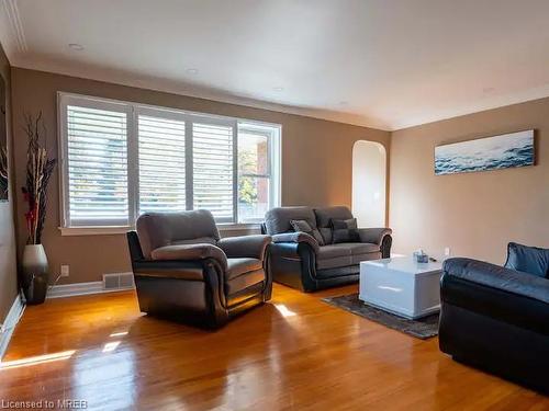 6361 Margaret Street, Niagara Falls, ON - Indoor Photo Showing Living Room