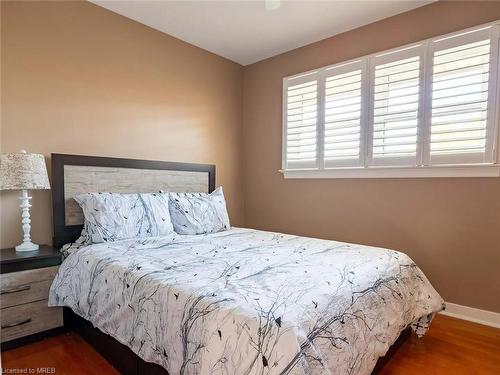 6361 Margaret Street, Niagara Falls, ON - Indoor Photo Showing Bedroom