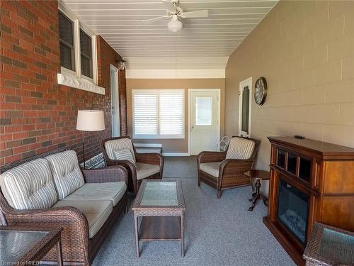 6361 Margaret Street, Niagara Falls, ON - Indoor Photo Showing Living Room