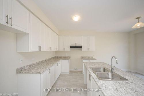 106 Sunflower Crescent, Thorold, ON - Indoor Photo Showing Kitchen With Double Sink