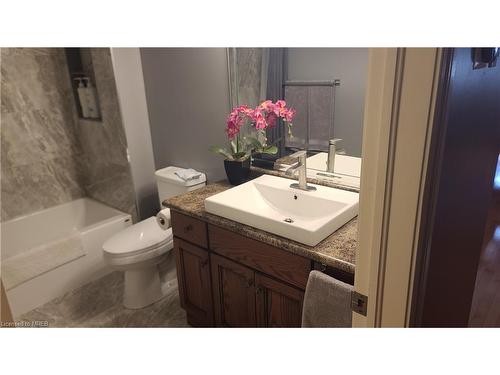 3280 California Avenue, Windsor, ON - Indoor Photo Showing Bathroom