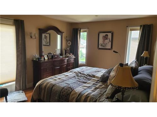 3280 California Avenue, Windsor, ON - Indoor Photo Showing Bedroom