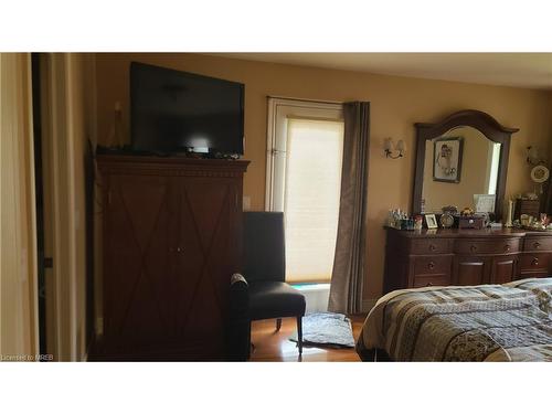 3280 California Avenue, Windsor, ON - Indoor Photo Showing Bedroom