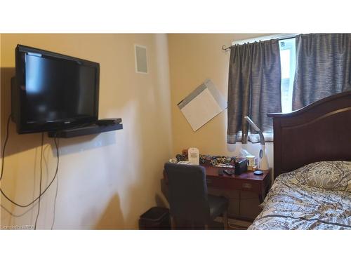 3280 California Avenue, Windsor, ON - Indoor Photo Showing Bedroom