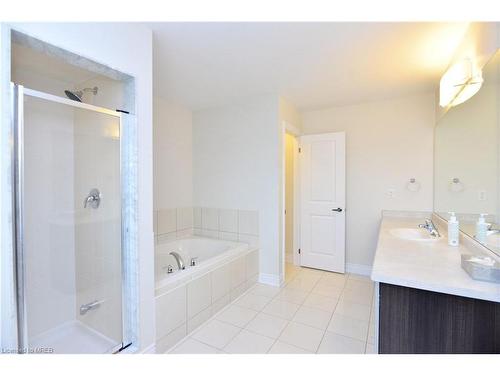 7724 Black Maple Drive, Niagara Falls, ON - Indoor Photo Showing Bathroom