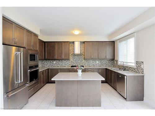 7724 Black Maple Drive, Niagara Falls, ON - Indoor Photo Showing Kitchen With Double Sink With Upgraded Kitchen