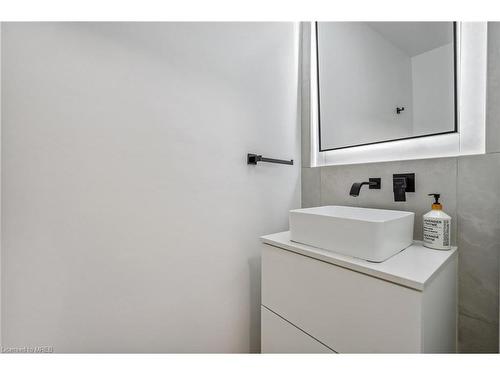 1657 Glenvista Drive, Oakville, ON - Indoor Photo Showing Laundry Room