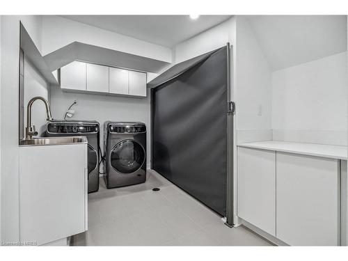 1657 Glenvista Drive, Oakville, ON - Indoor Photo Showing Laundry Room