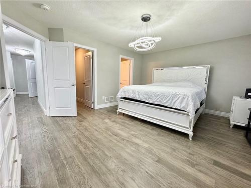 44 Miller Drive, Ancaster, ON - Indoor Photo Showing Bedroom