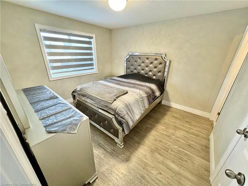 44 Miller Drive, Ancaster, ON - Indoor Photo Showing Bedroom