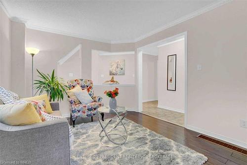 Upper-162 Cadillac Crescent, Brampton, ON - Indoor Photo Showing Living Room