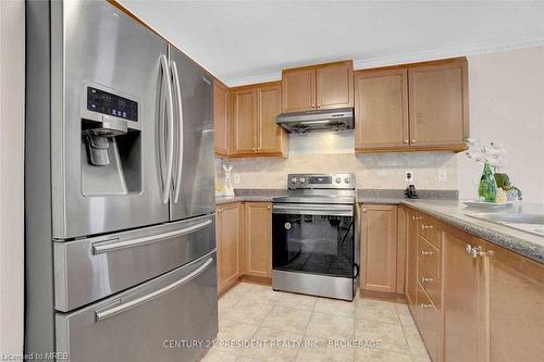 Upper-162 Cadillac Crescent, Brampton, ON - Indoor Photo Showing Kitchen