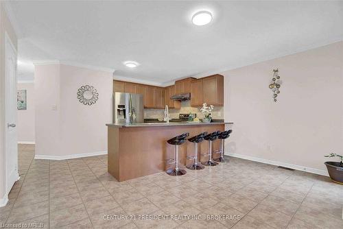 Upper-162 Cadillac Crescent, Brampton, ON - Indoor Photo Showing Kitchen