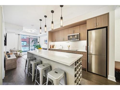 268-1575 Lakeshore Road W, Mississauga, ON - Indoor Photo Showing Kitchen With Upgraded Kitchen