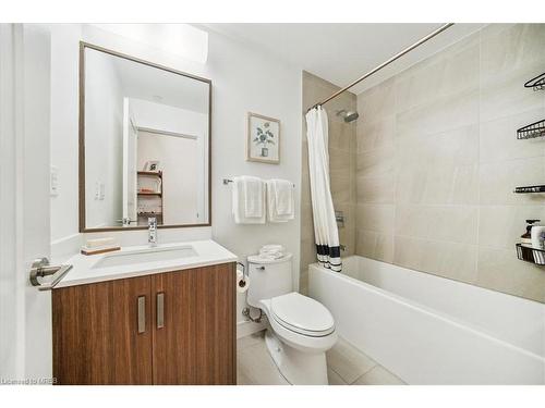 268-1575 Lakeshore Road W, Mississauga, ON - Indoor Photo Showing Bathroom