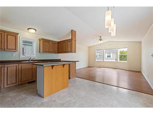 43 Water Street Pvt Street, Puslinch, ON - Indoor Photo Showing Kitchen