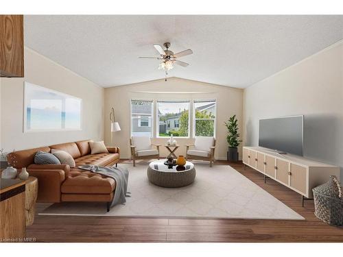 43 Water Street Pvt Street, Puslinch, ON - Indoor Photo Showing Living Room