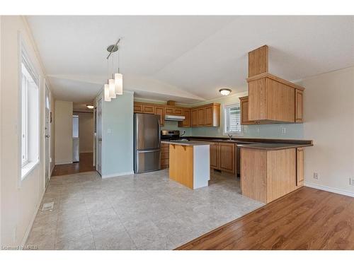 43 Water Street Pvt Street, Puslinch, ON - Indoor Photo Showing Kitchen