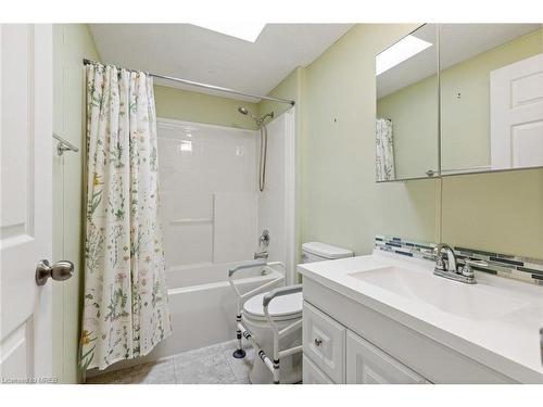 43 Water Street Pvt Street, Puslinch, ON - Indoor Photo Showing Bathroom