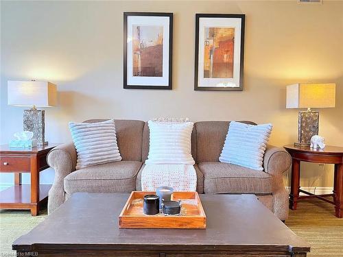 2276-90 Highland Drive, Oro-Medonte, ON - Indoor Photo Showing Living Room