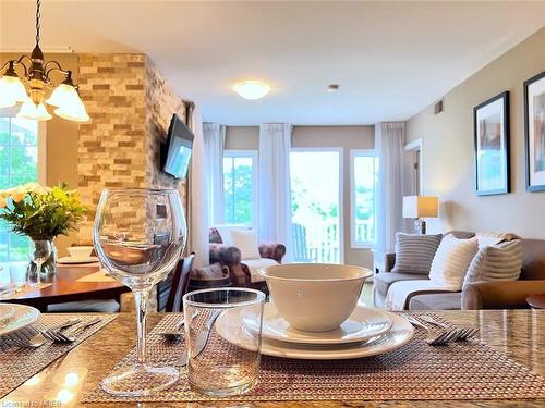 2276-90 Highland Drive, Oro-Medonte, ON - Indoor Photo Showing Living Room