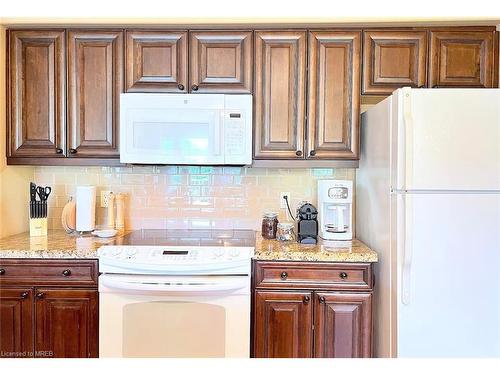 2276-90 Highland Drive, Oro-Medonte, ON - Indoor Photo Showing Kitchen