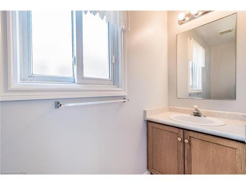 5 Eastview Road, Guelph, ON - Indoor Photo Showing Bathroom