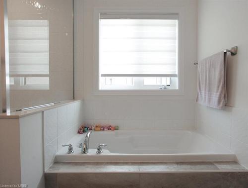 110 Durham Avenue Avenue, Barrie, ON - Indoor Photo Showing Bathroom