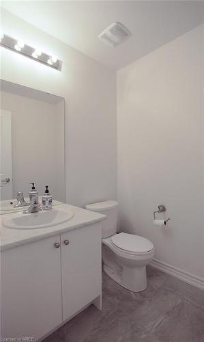 110 Durham Avenue Avenue, Barrie, ON - Indoor Photo Showing Bathroom