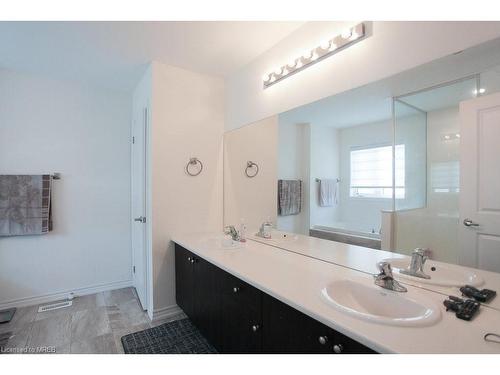 110 Durham Avenue Avenue, Barrie, ON - Indoor Photo Showing Bathroom