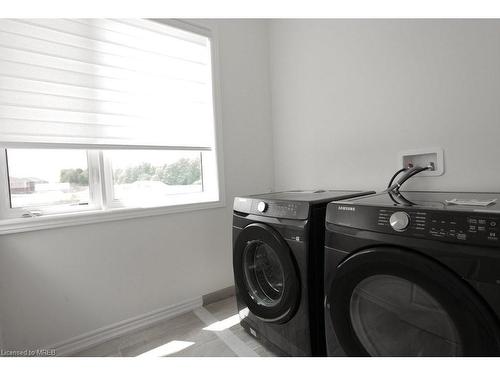 110 Durham Avenue Avenue, Barrie, ON - Indoor Photo Showing Laundry Room