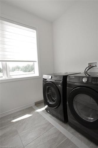 110 Durham Avenue Avenue, Barrie, ON - Indoor Photo Showing Laundry Room