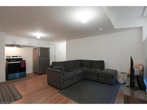 110 Durham Avenue Avenue, Barrie, ON - Indoor Photo Showing Living Room