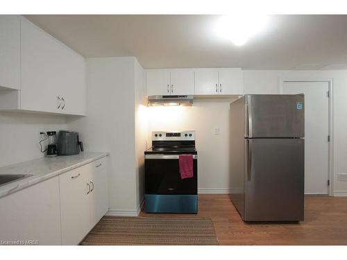 110 Durham Avenue Avenue, Barrie, ON - Indoor Photo Showing Kitchen