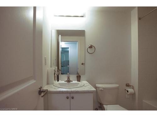 110 Durham Avenue Avenue, Barrie, ON - Indoor Photo Showing Bathroom