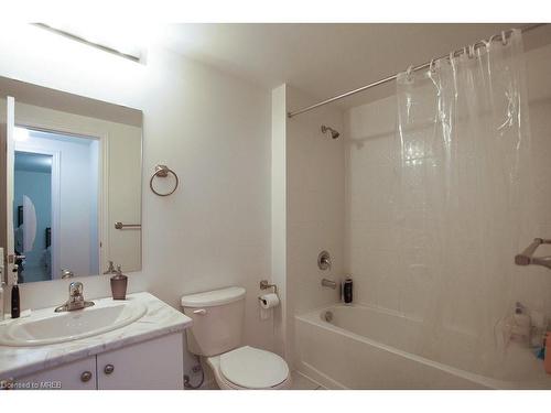 110 Durham Avenue Avenue, Barrie, ON - Indoor Photo Showing Bathroom