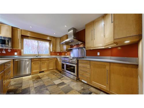 6124 Hardesty Crescent, Mississauga, ON - Indoor Photo Showing Kitchen