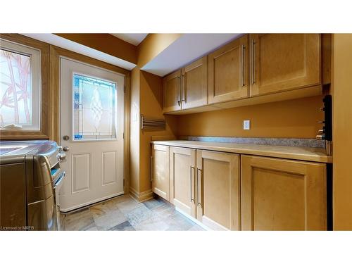 6124 Hardesty Crescent, Mississauga, ON - Indoor Photo Showing Laundry Room