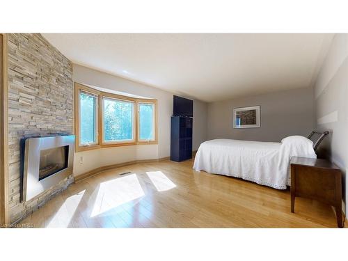 6124 Hardesty Crescent, Mississauga, ON - Indoor Photo Showing Bedroom With Fireplace