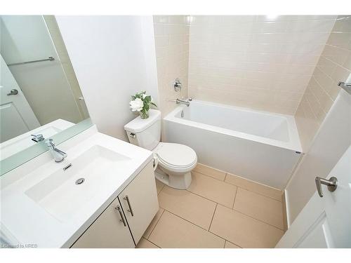 1106-65 Speers Road, Oakville, ON - Indoor Photo Showing Bathroom