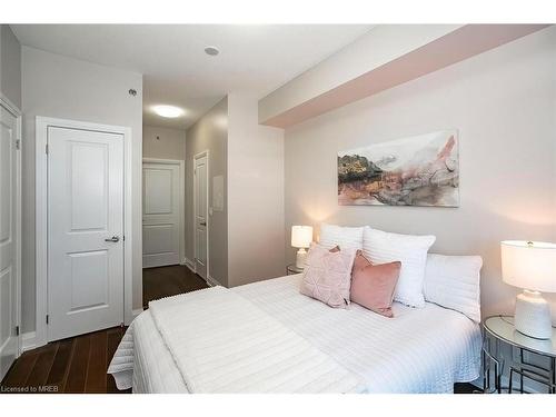 1106-65 Speers Road, Oakville, ON - Indoor Photo Showing Bedroom