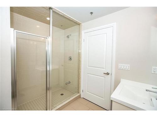 1106-65 Speers Road, Oakville, ON - Indoor Photo Showing Bathroom