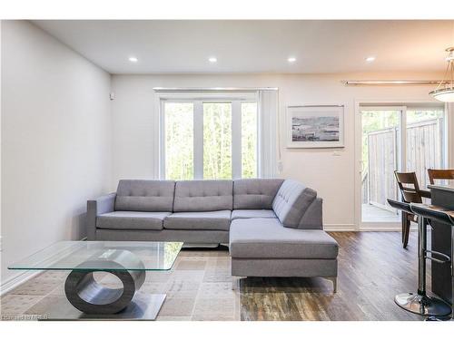 14-340 Prospect Point Road N, Fort Erie, ON - Indoor Photo Showing Living Room