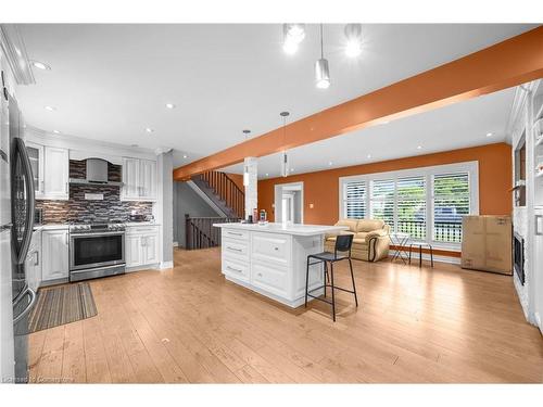 2 Dana Court, Brampton, ON - Indoor Photo Showing Kitchen With Upgraded Kitchen