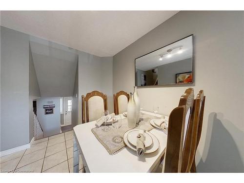 33-35 Breckenridge Drive, Kitchener, ON - Indoor Photo Showing Dining Room