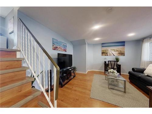 33-35 Breckenridge Drive, Kitchener, ON - Indoor Photo Showing Living Room