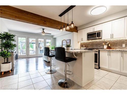 7212 Stacey Drive, Niagara Falls, ON - Indoor Photo Showing Kitchen With Upgraded Kitchen