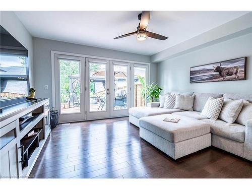 7212 Stacey Drive, Niagara Falls, ON - Indoor Photo Showing Living Room