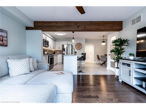 7212 Stacey Drive, Niagara Falls, ON - Indoor Photo Showing Living Room