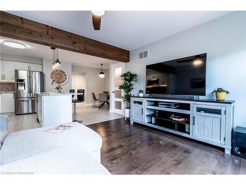 7212 Stacey Drive, Niagara Falls, ON - Indoor Photo Showing Living Room